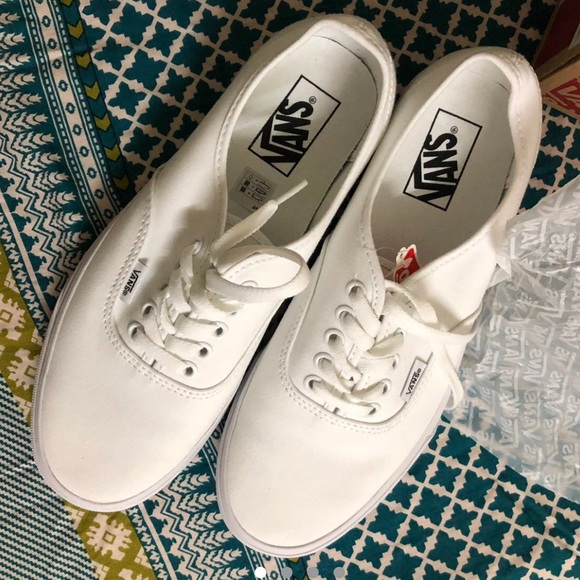 Vans Shoes - Unisex Vans classic white